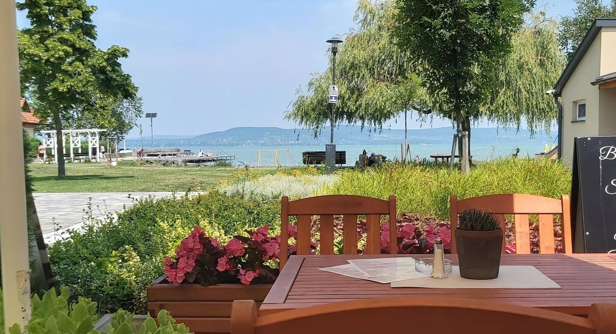 Apartmanhaz Horvath Balatonboglar Luaran gambar