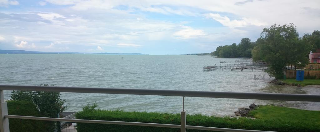 Apartmanhaz Horvath Balatonboglar Luaran gambar
