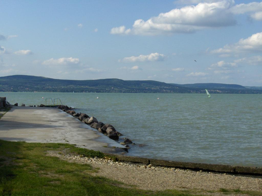 Apartmanhaz Horvath Balatonboglar Luaran gambar