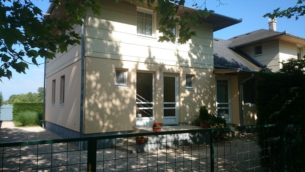 Apartmanhaz Horvath Balatonboglar Luaran gambar